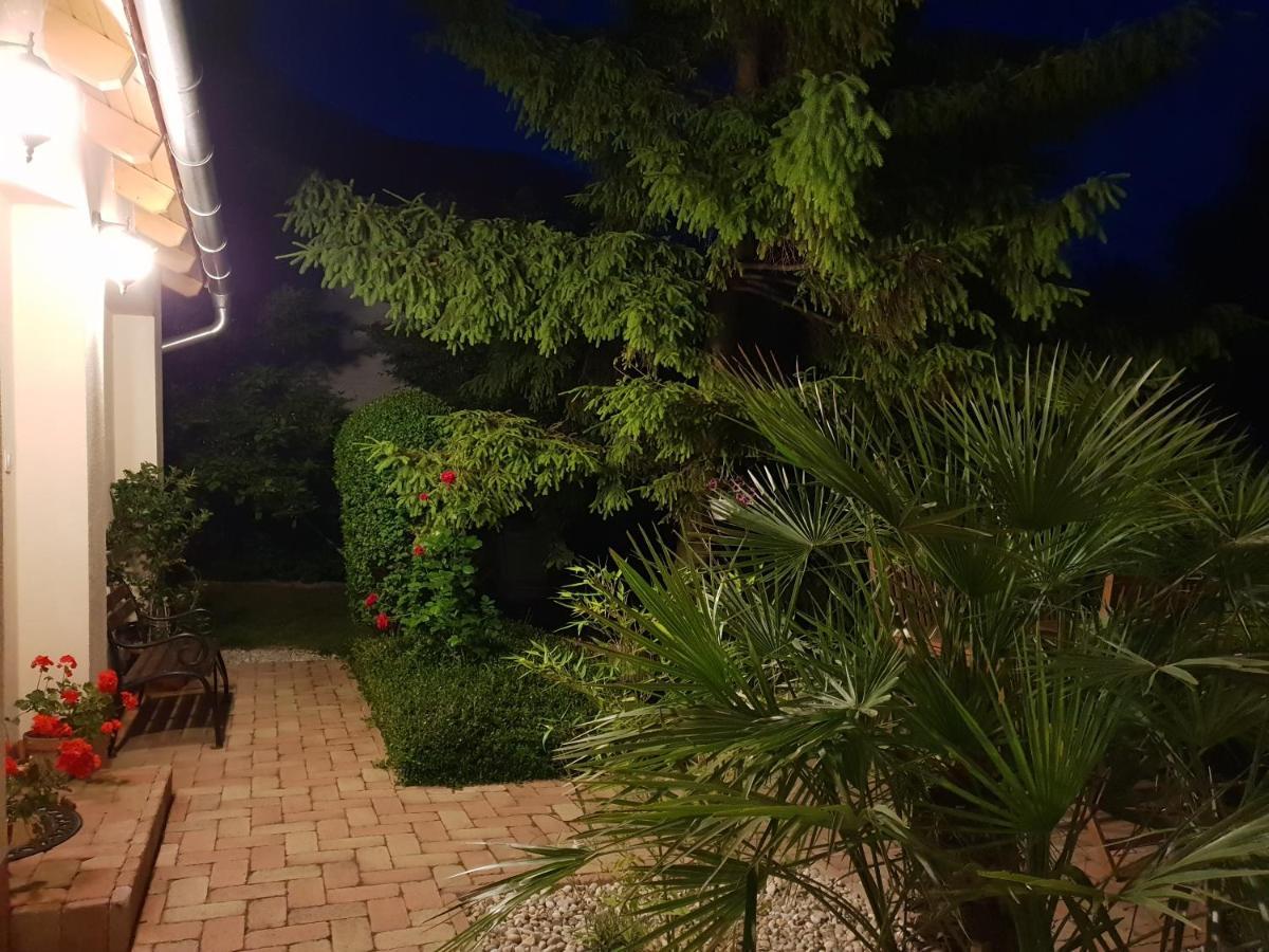 Fuered Deluxe Garden Apartment Balatonfured Bagian luar foto